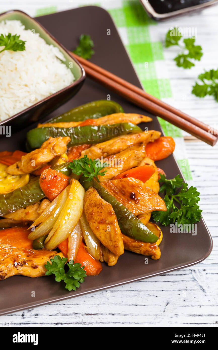 Chicken and Vegetable Asian Stir-Fry Stock Photo - Alamy