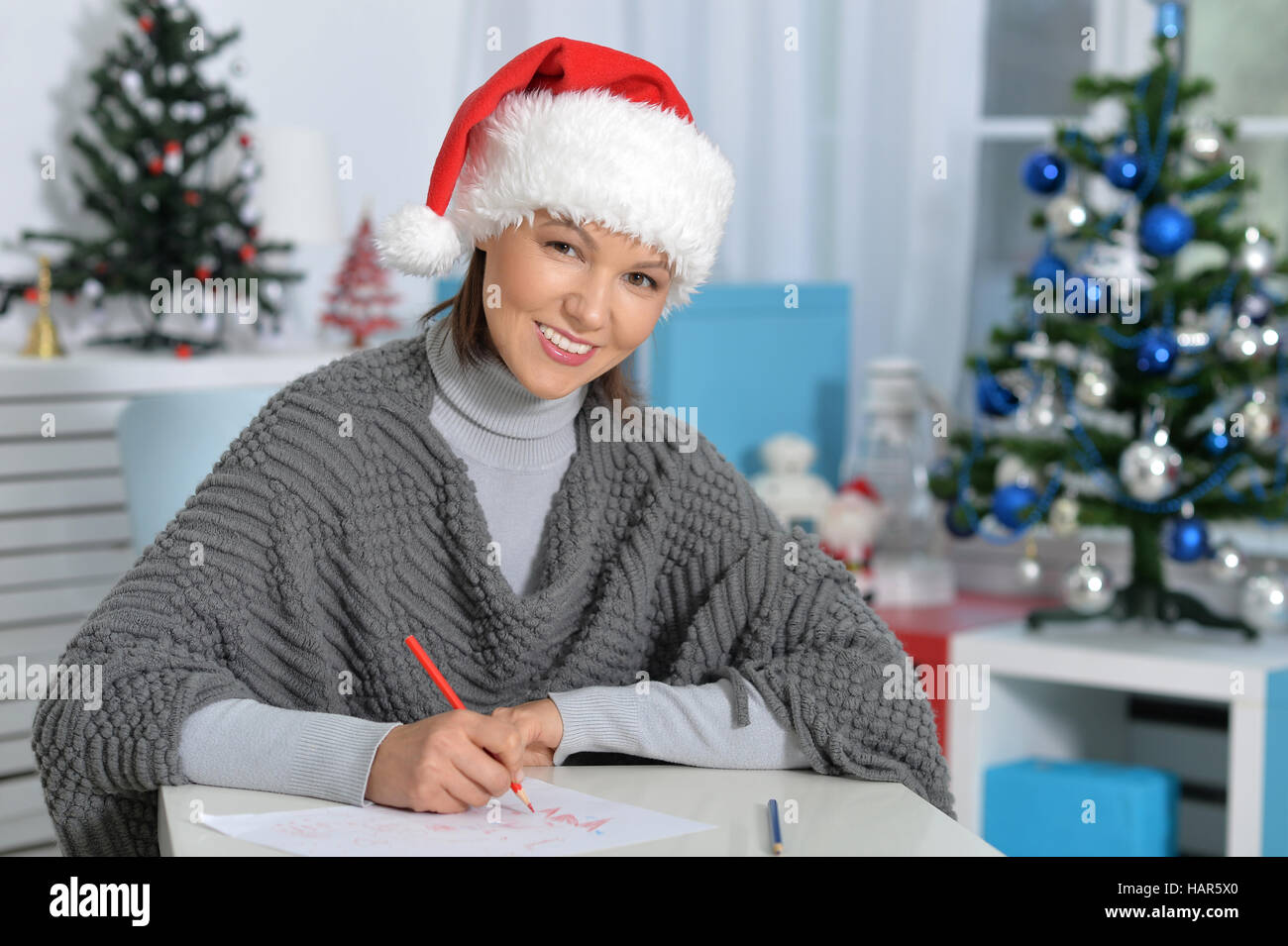 Woman writing letter Stock Photo - Alamy
