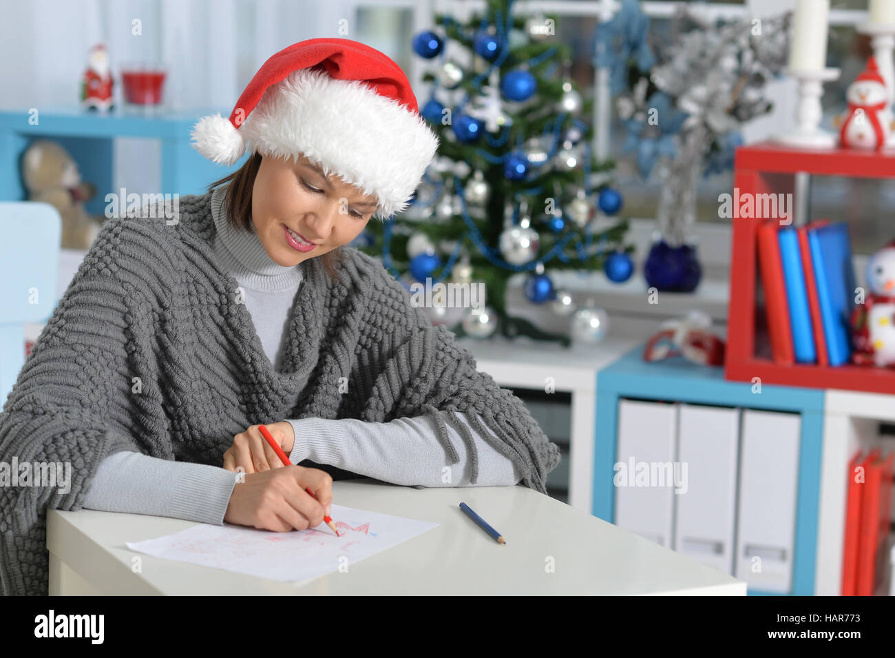 Woman writing letter Stock Photo - Alamy