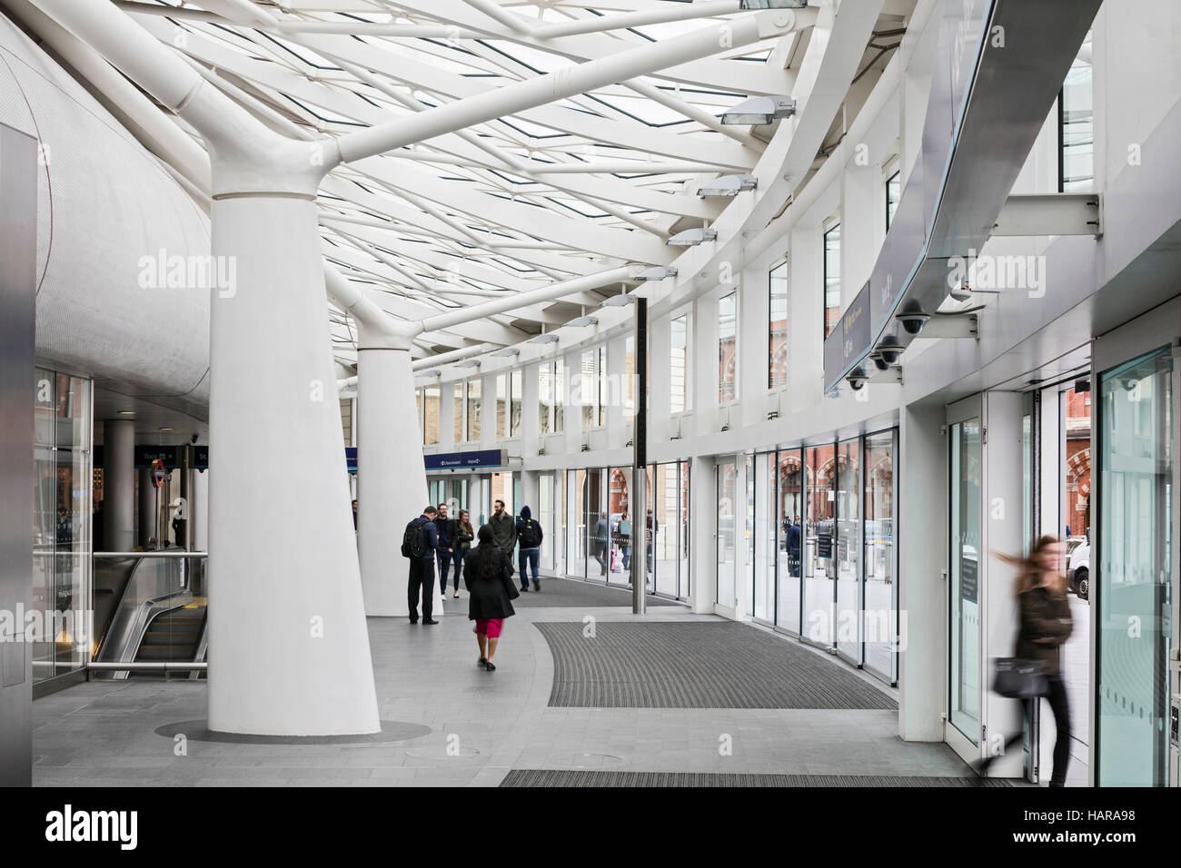 Kings Cross Station Interior Stock Photo - Alamy
