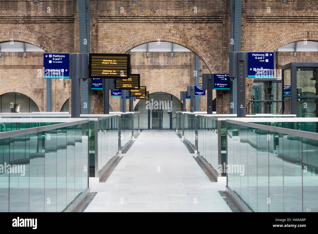 Kings Cross Station Interior Stock Photo Alamy