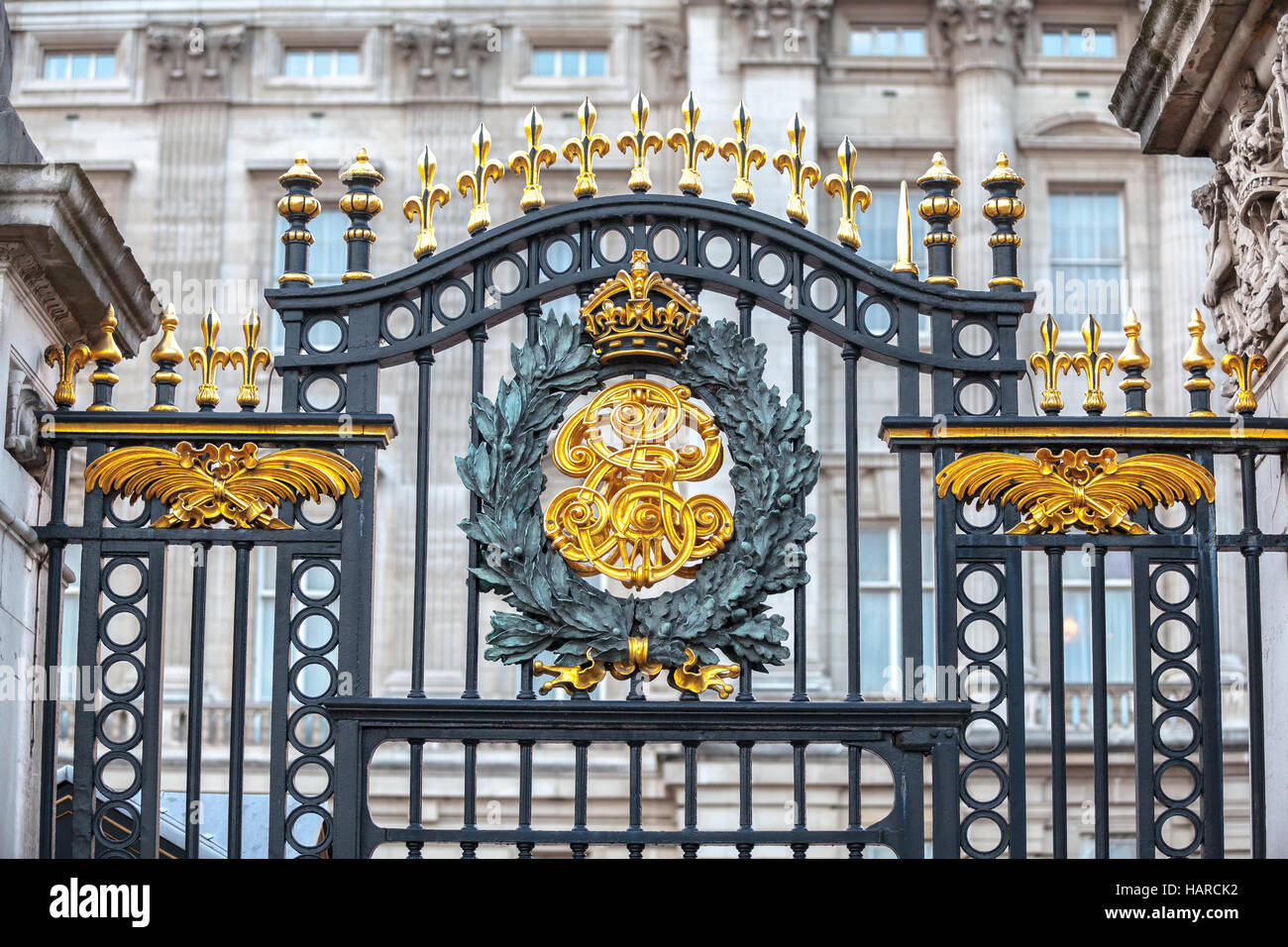 London Buckingham Palace fence royal emblem detail Stock Photo Alamy