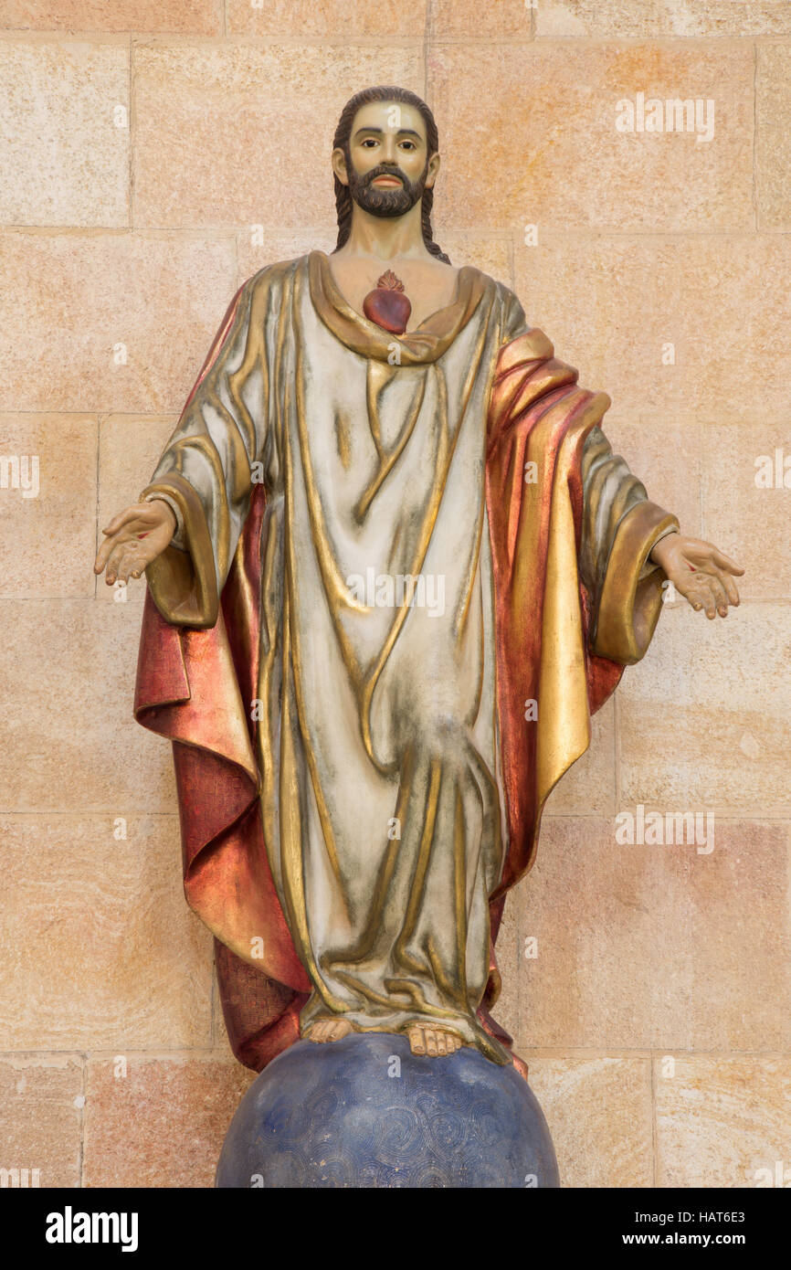 Statue jesus christ in church hi-res stock photography and images - Alamy