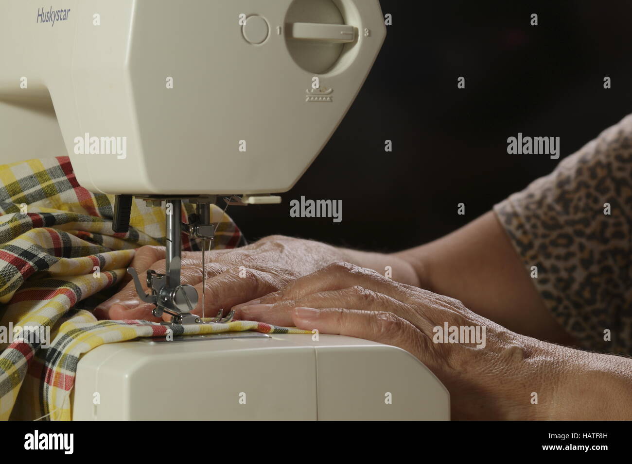 Mechanic sewing machine hires stock photography and images Alamy