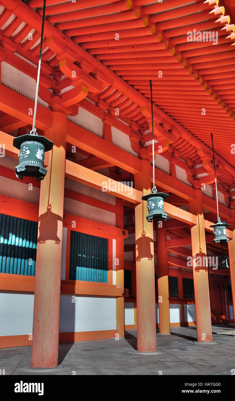 Traditional lanterns hang over the outdoor walkway in the grounds of a temple in Kyoto, Japan Stock Photo