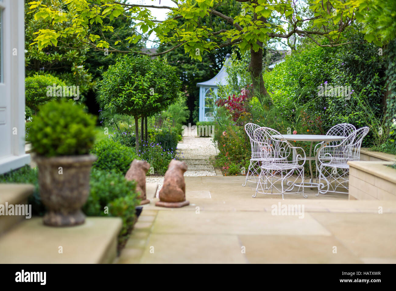 Beautiful and romantic garden in Surbiton, Garden Design by Lynne Marcus Stock Photo