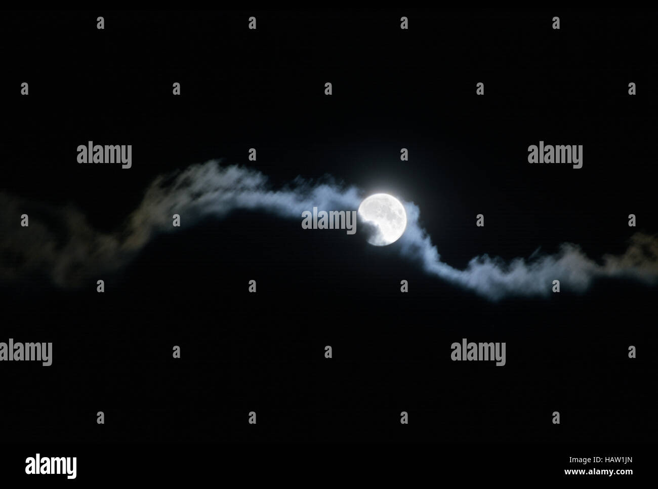 Full moon night sky cloud hi-res stock photography and images - Alamy