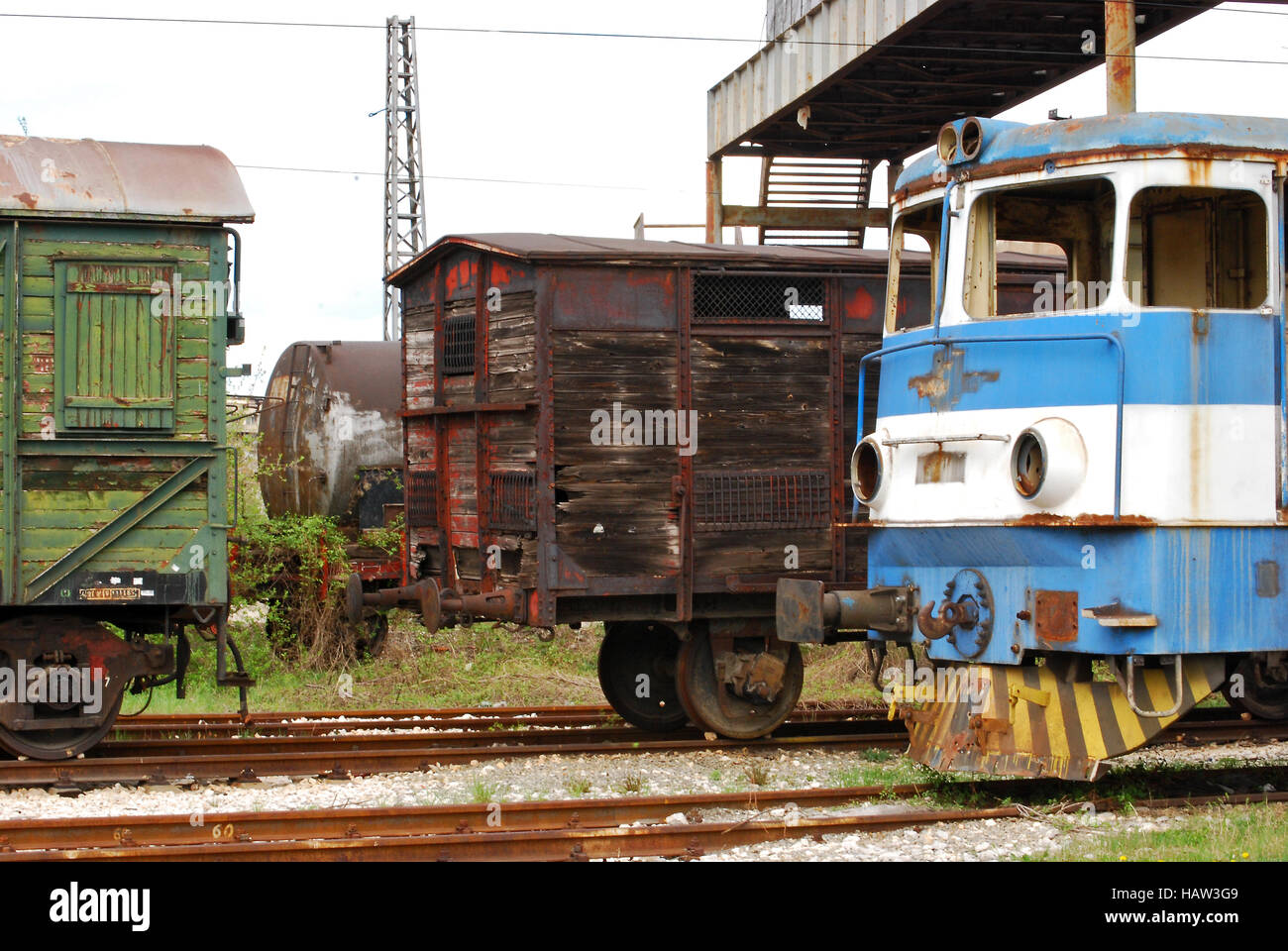 LOT JOUET TRAIN Jouef vintage, locomotive, wagon, rails etc... (Fdp