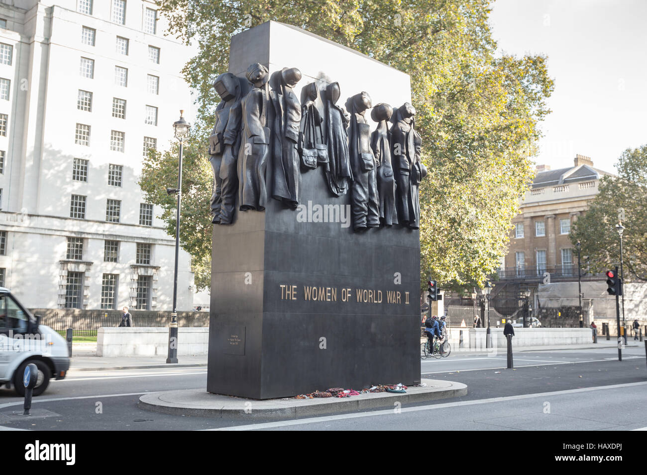 London the woman of world war II monument Stock Photo - Alamy