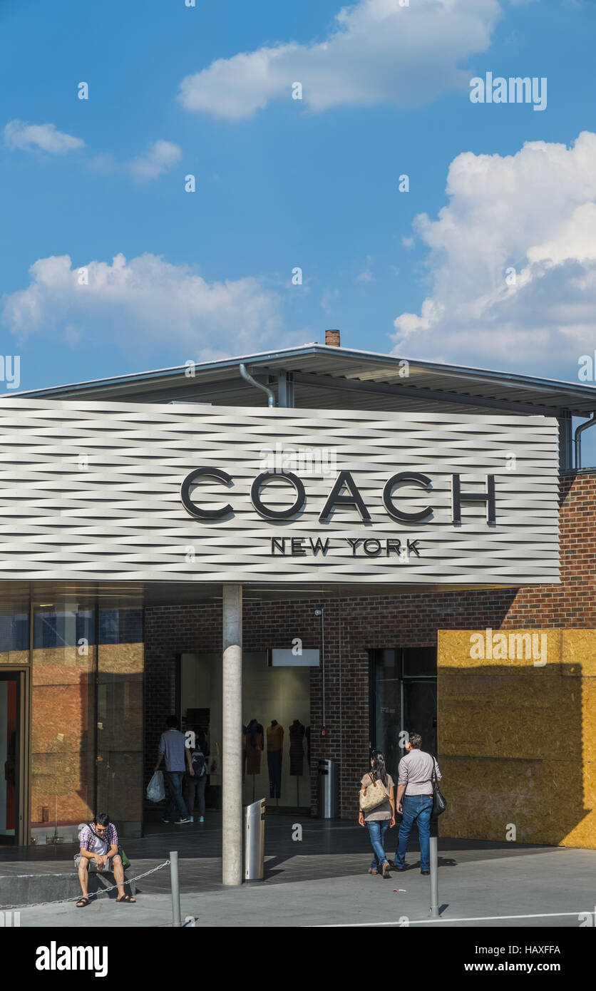 Coach outlet store hi-res stock photography and images - Alamy Coach outlet store hi-res stock photography and images - Alamy