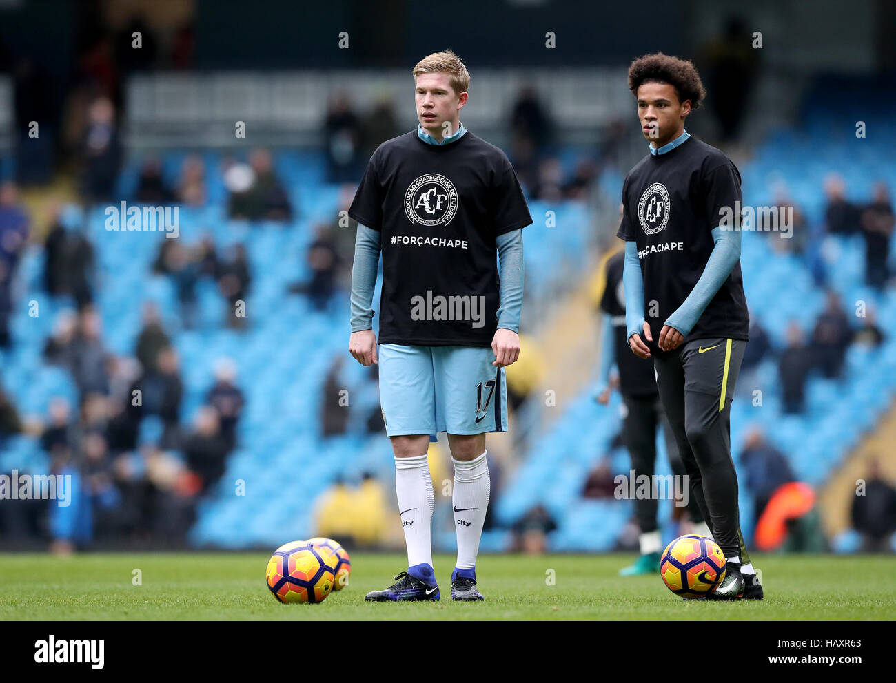 Manchester City's Sergio Aguero warms up in a t-shirt remembering the  Brazil football team Chapecoense who were involved in the Colombia plane  crash during the Premier League match at the Etihad Stadium