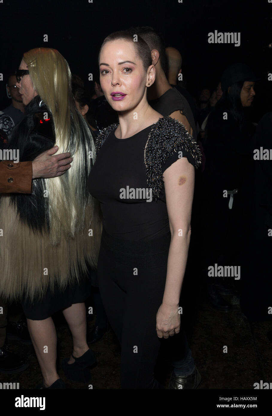 New York, United States. 28th Nov, 2016. Rose McGowan attends Charliewood New York Debut An exhibition of transgressive movement at Cedar Lake © Lev Radin/Pacific Press/Alamy Live News Stock Photo