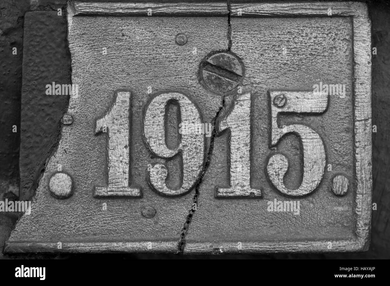 old steel nameplate with 1915 number or vintage date table Stock Photo