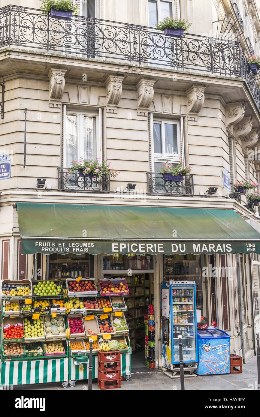 Paris, France, Woman Food Shopping in French Department Store, Le Bon  Marché, La Grande Épicerie De Paris, Italian Delicatessan Stock Photo -  Alamy
