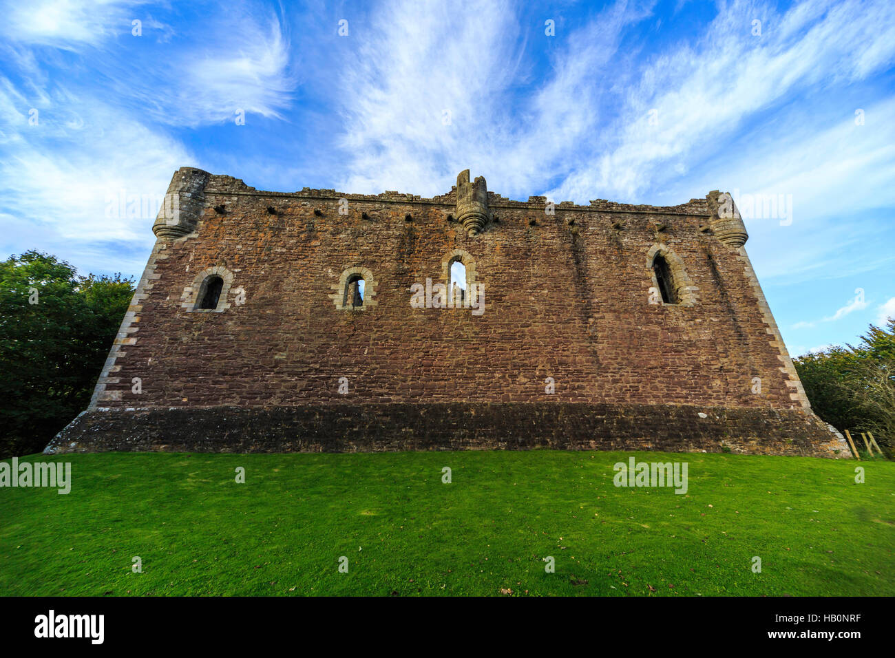 Doune Castle ruined curtain wall and battlements, near Edinburgh, Scotland Stock Photo