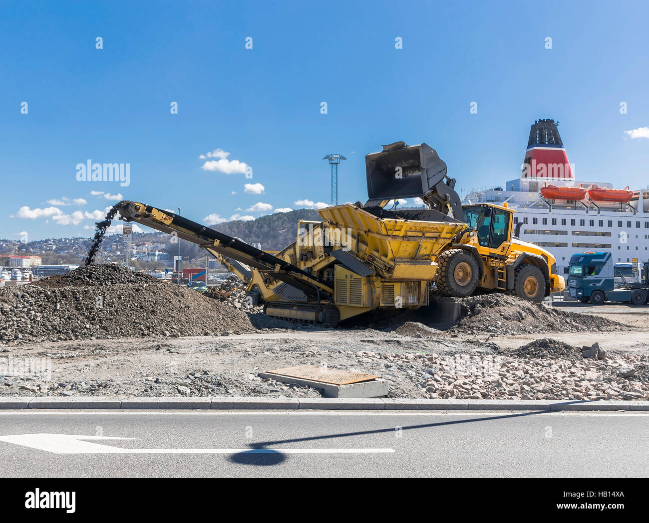 Stone crusher recycles aggregate for road construction Stock Photo