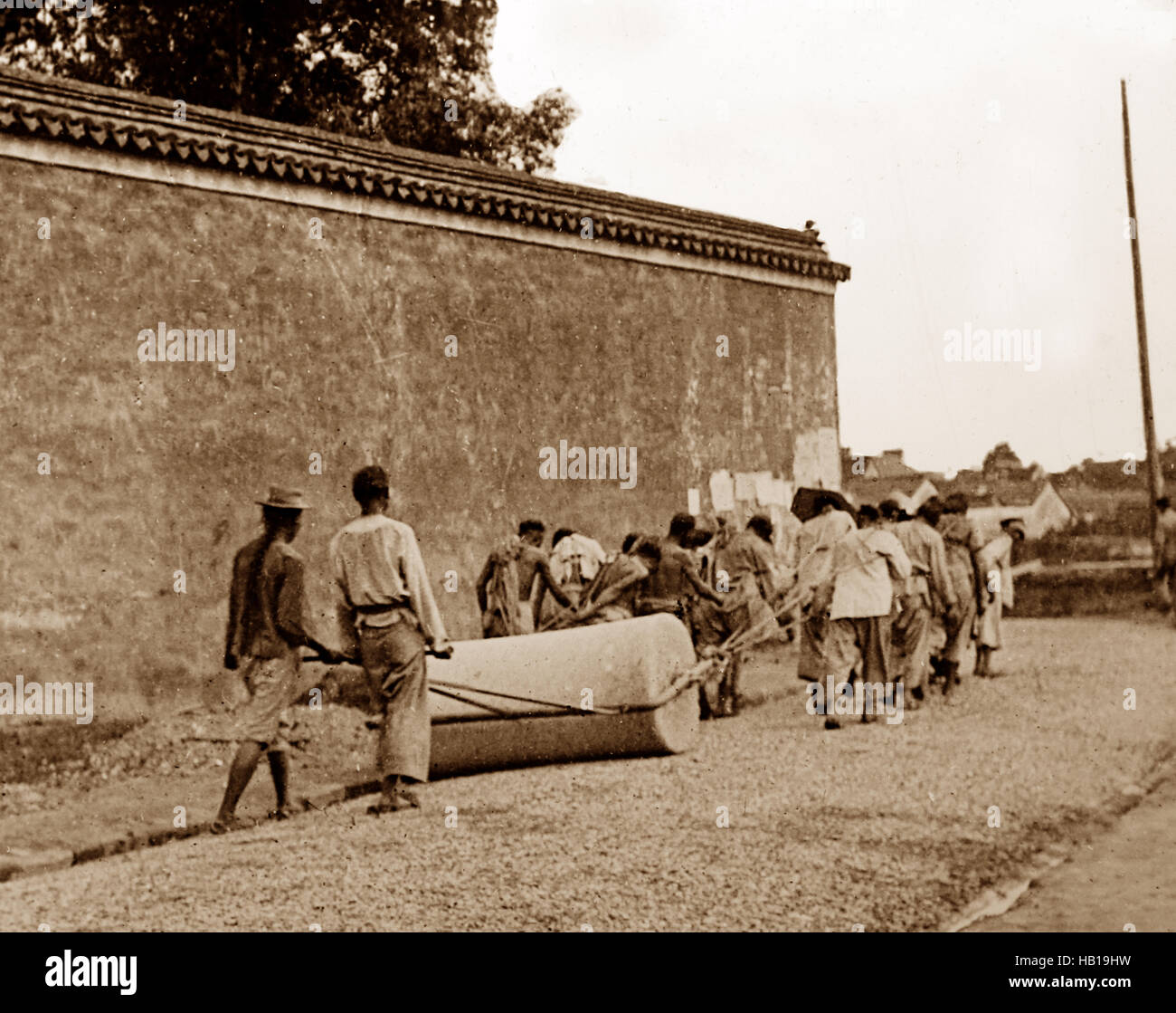 Road making in Nanking, China in the early 1900s Stock Photo