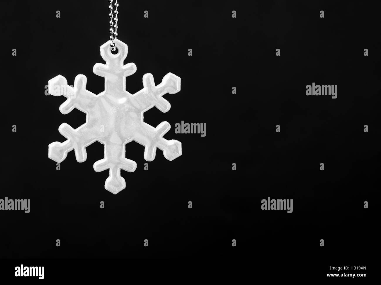 Pedestrian reflector snowflake