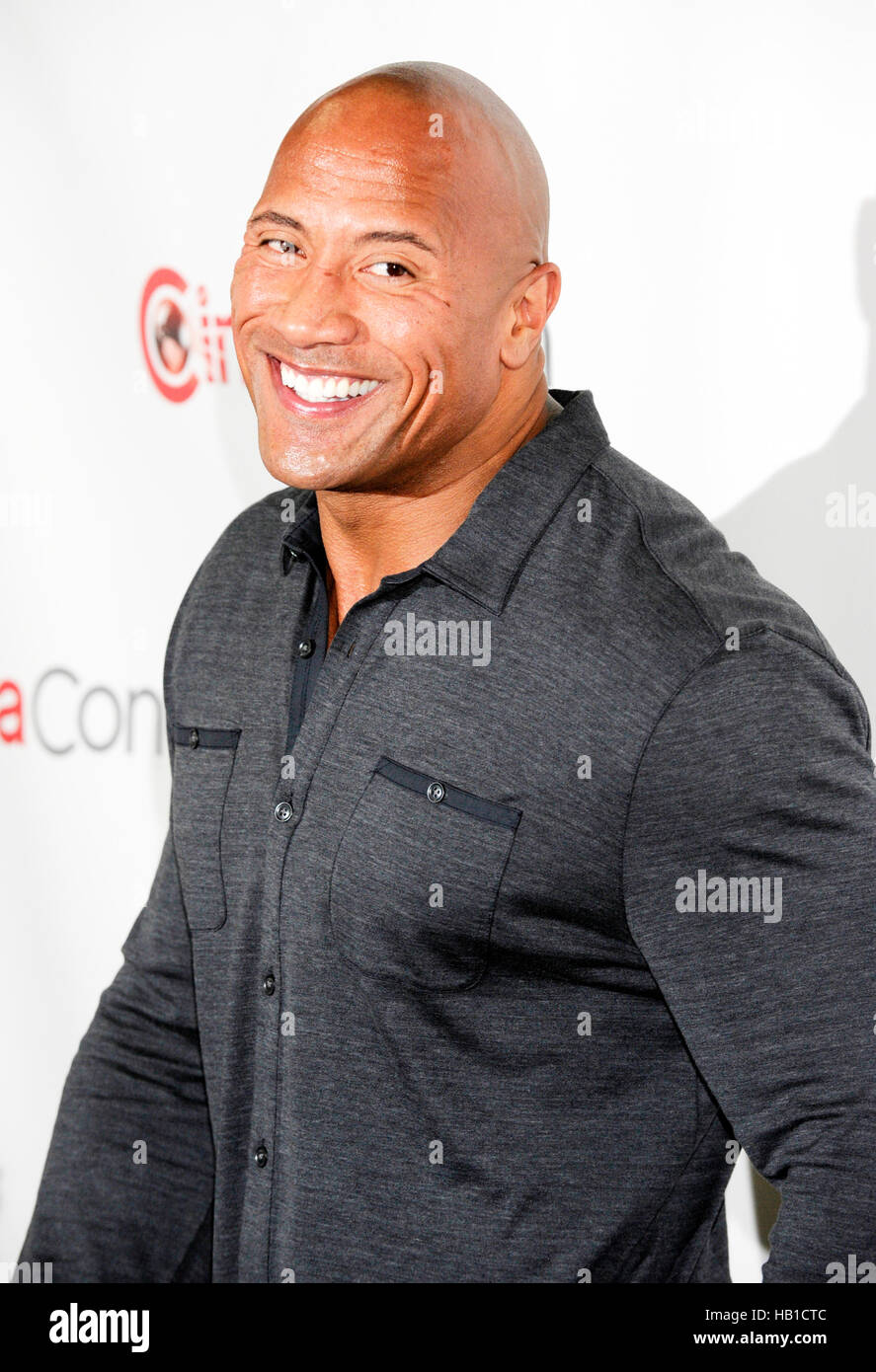 /images/featured/dwayne-johnson-lg7wqbt57