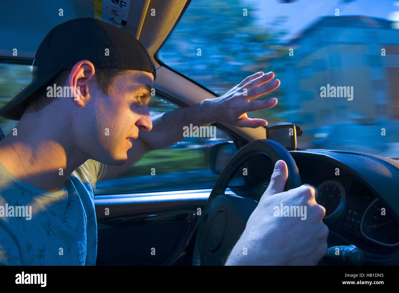 Папа помним. Свет вокруг. Ослепленный водитель. Он был причёсан и одет безукоризненно и ослеплял свежестью лица. Стиль «ослепляющий».