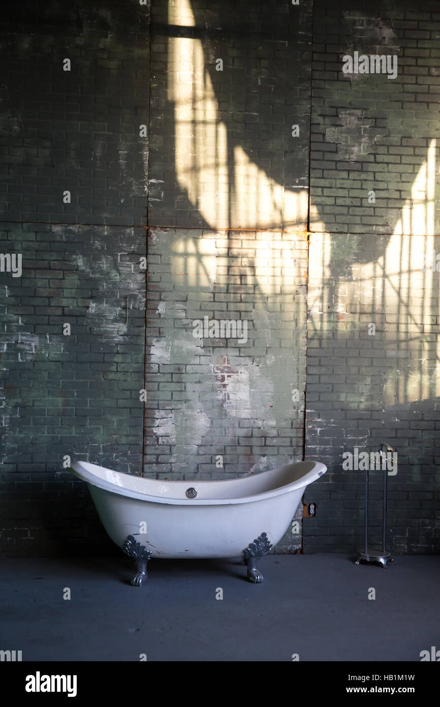 Clawfoot tub hires stock photography and images Alamy