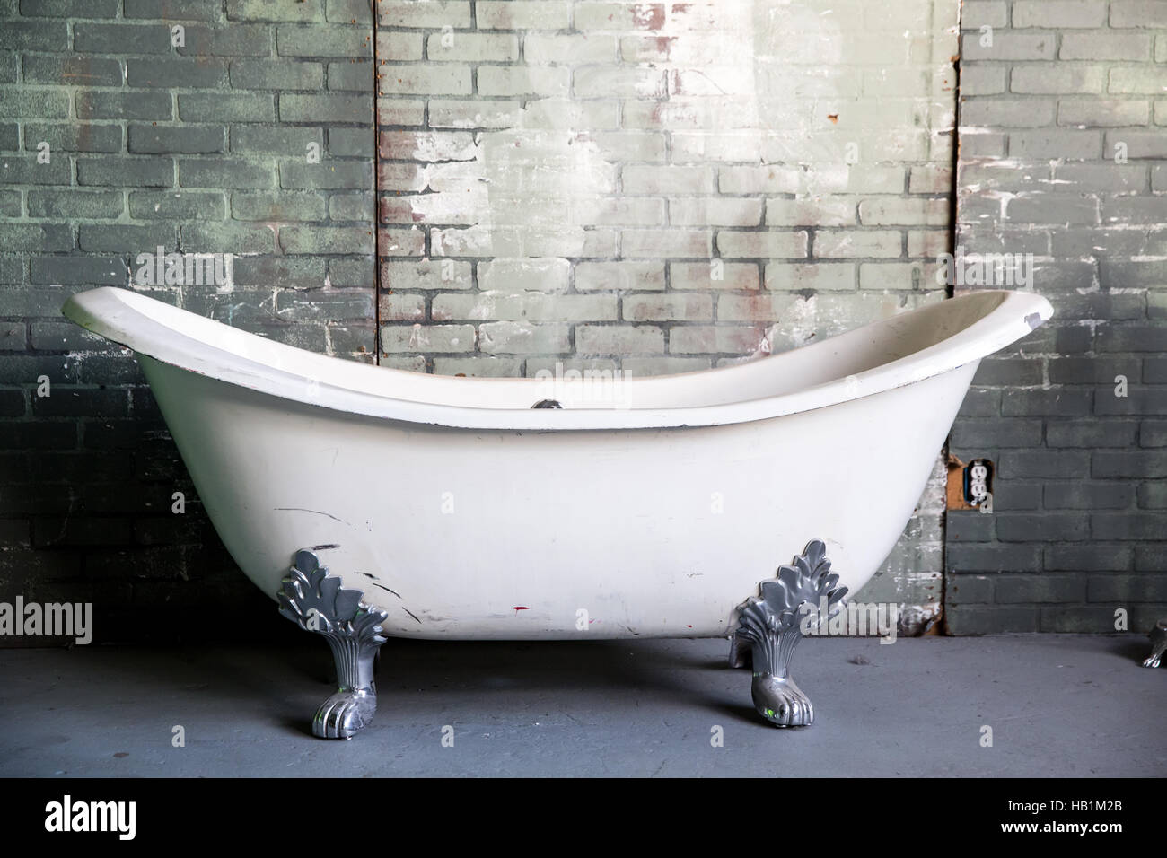 Clawfoot tub hires stock photography and images Alamy