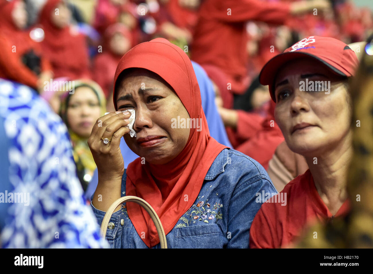 Kuala Lumpur Malaysia 4th Dec 2016 Malaysian Muslims Cry When They Watching A Video Of Sitiations Of Rohingya Muslims In Myanmar During A Gathering At Titiwangsa Stadium In Kuala Lumpur On December