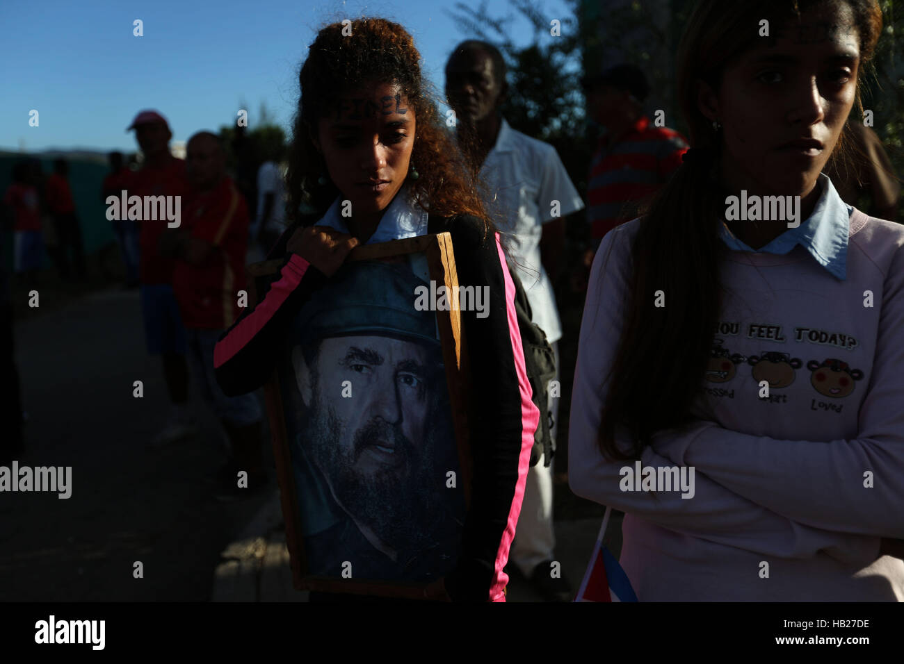 Santiago De Cuba, Cuba. 4th Dec, 2016. A woman holds a poster of Cuban revolutionary leader Fidel Castro during the passage of his funeral cortege to the Santa Ifigenia Cemetery in the city of Santiago de Cuba, Cuba, on Dec. 4, 2016. The remains of the Cuban revolutionary leader and former President Fidel Castro were buried Sunday morning at the Santa Ifigenia cemetery in Santiago de Cuba. Credit:  David de la Paz/Xinhua/Alamy Live News Stock Photo