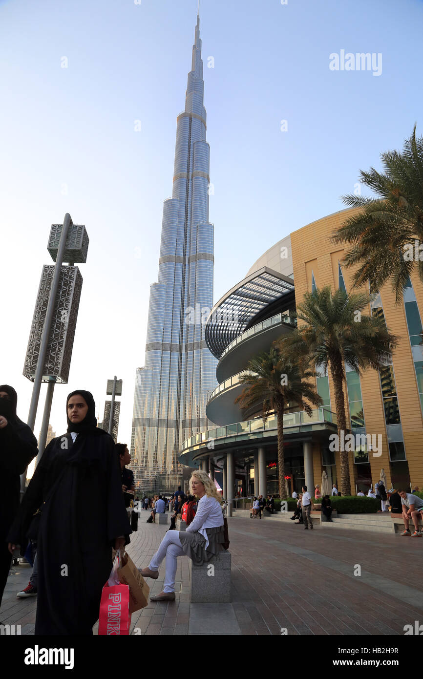 Dubai Downtown beim Burj Khalifa Stock Photo
