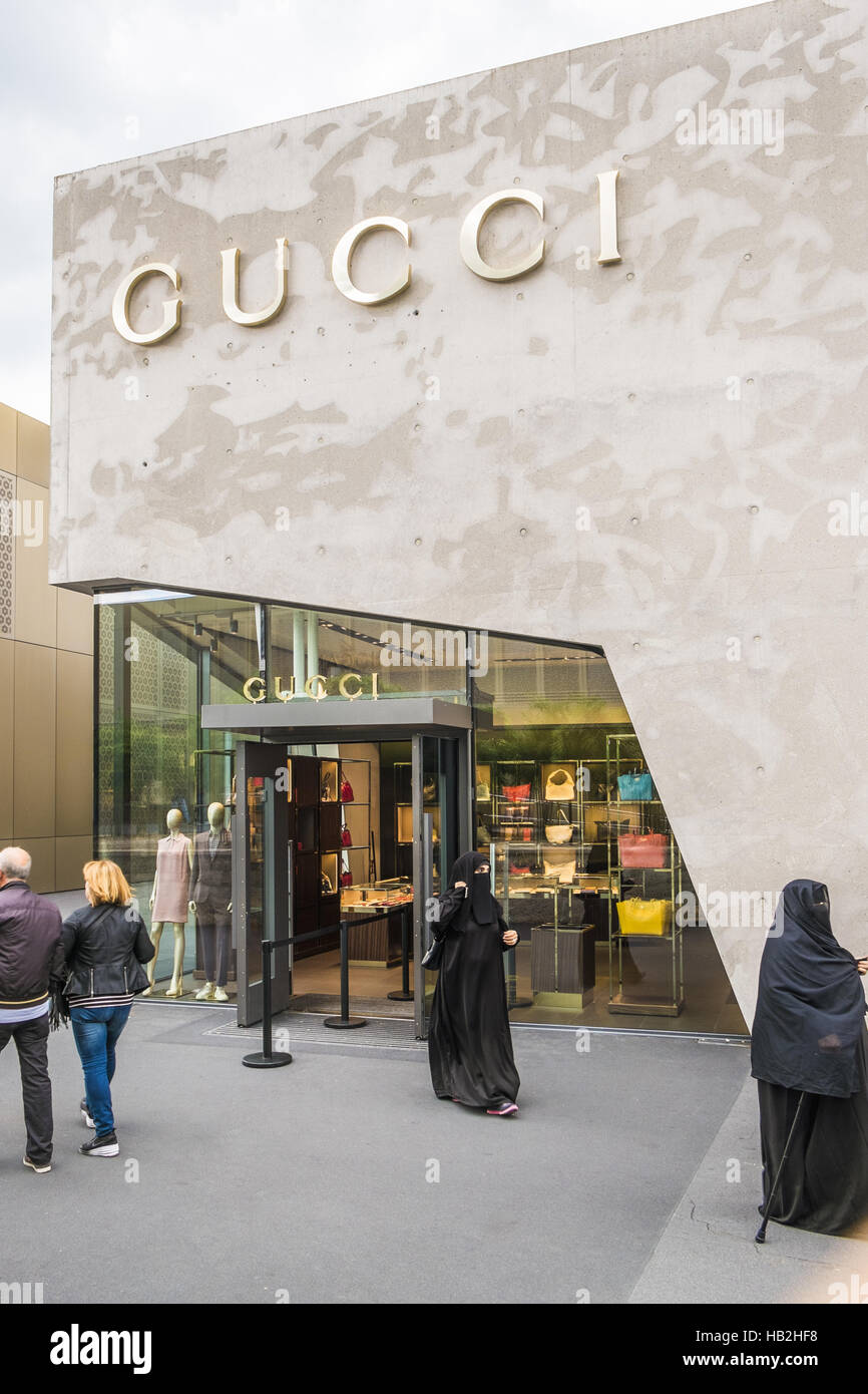 gucci-outlet, women with burqa Stock Photo