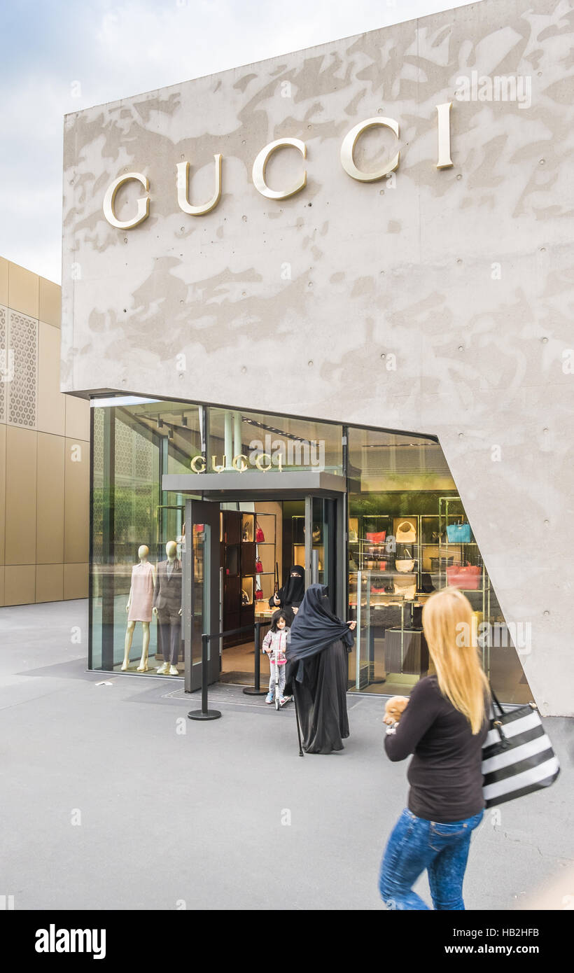 gucci-outlet, woman with burqa Stock Photo - Alamy