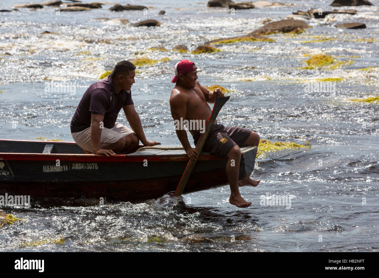 Indian Venezuelan guides at work on canoe, Canaima, Venezuela Stock Photo