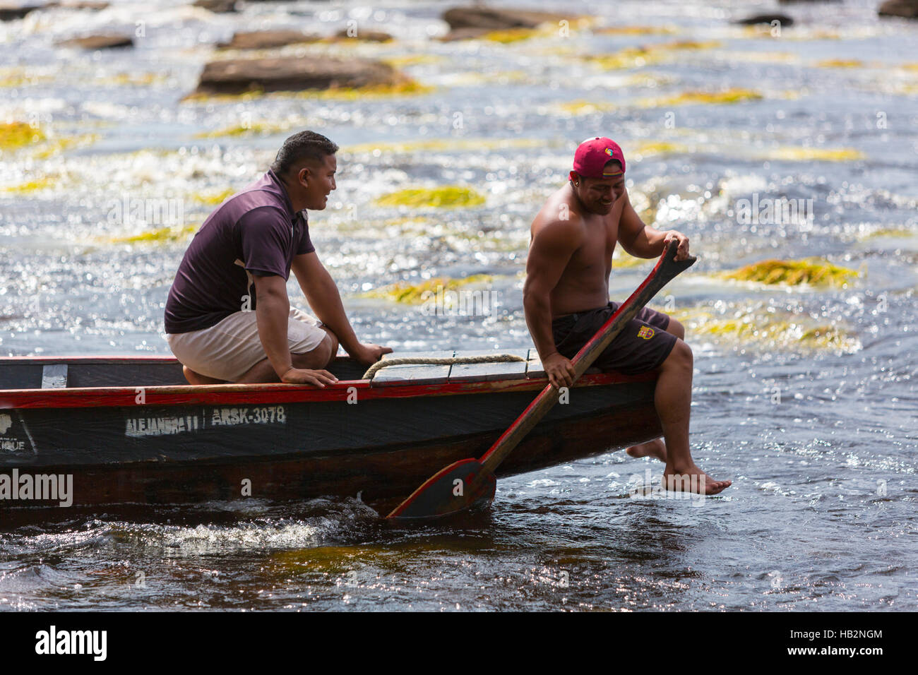 Indian Venezuelan guides at work on canoe, Canaima, Venezuela Stock Photo