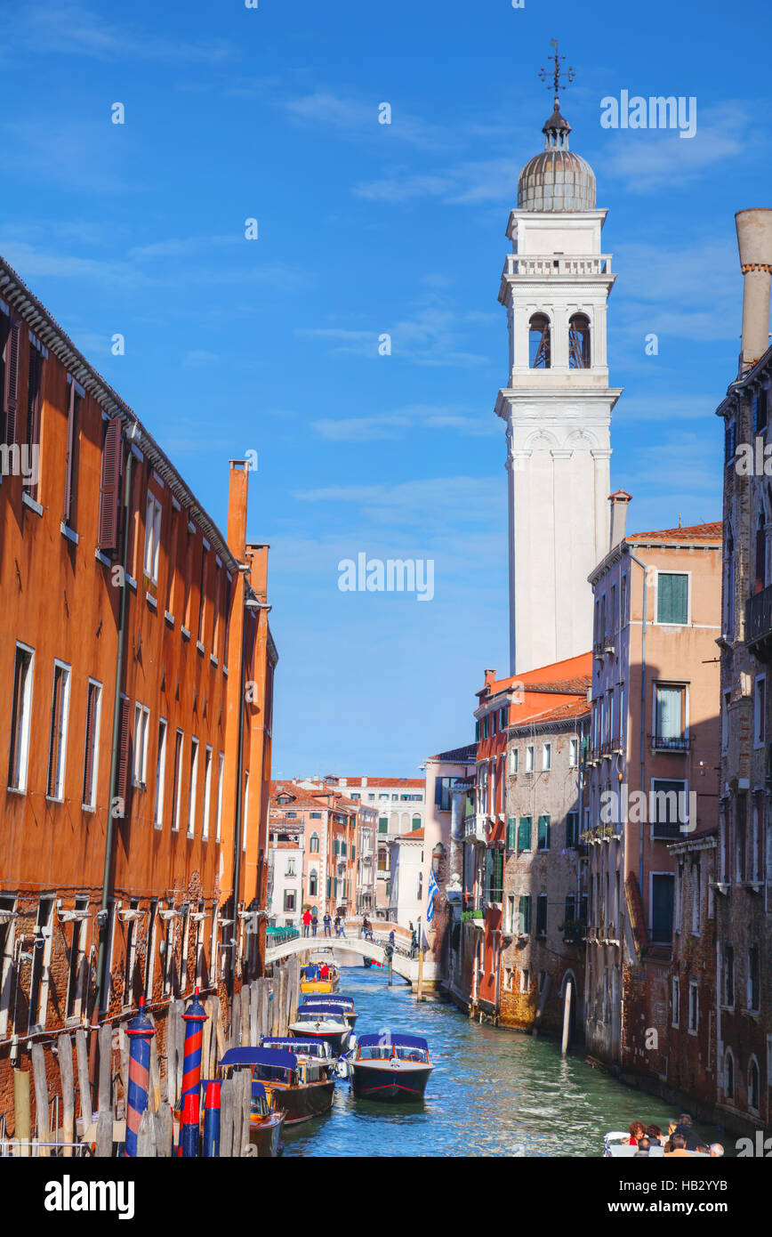 Bridge narrow canal hi-res stock photography and images - Alamy