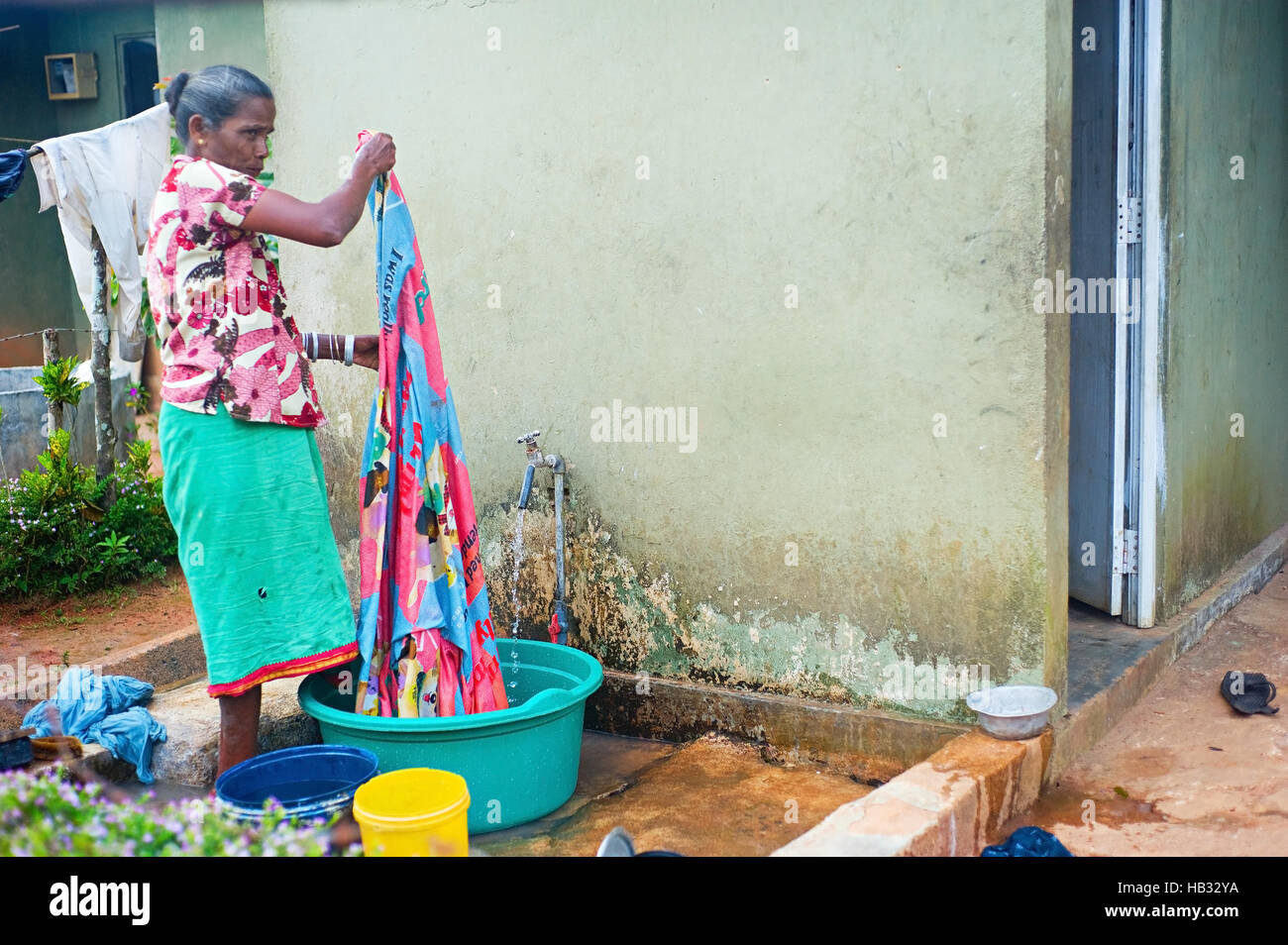 [Image: sri-lanka-woman-HB32YA.jpg]