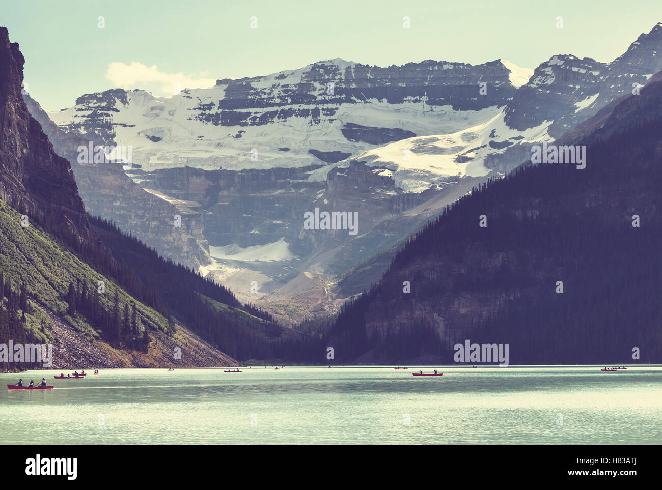 Clear blue lake rocky mountains hi-res stock photography and images - Alamy