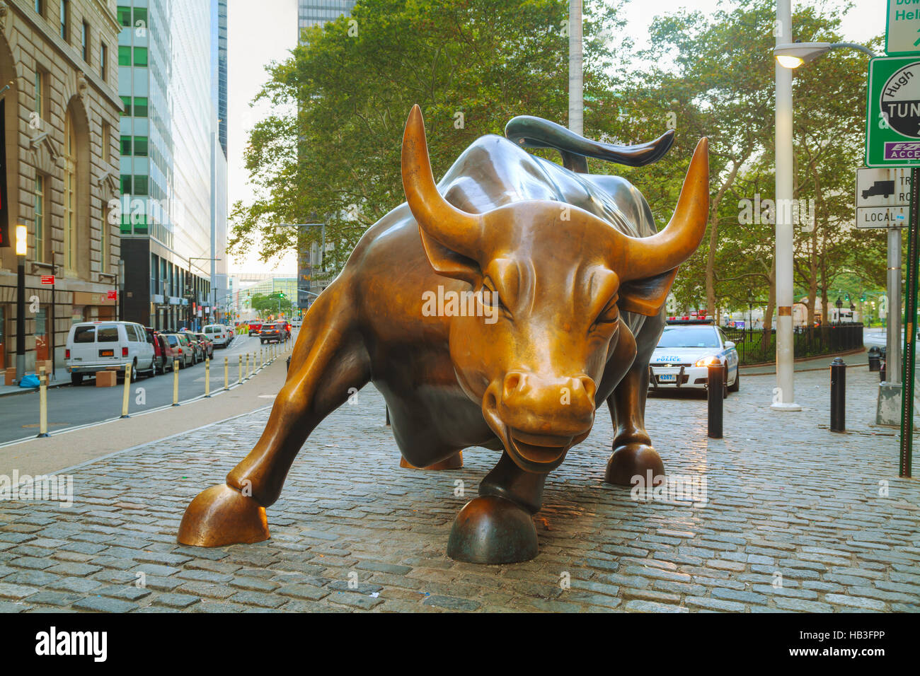 Charging Bull sculpture in New York City Stock Photo
