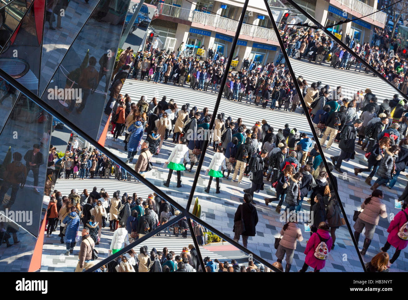 Reflection of the crowd into mirrors in Tokyo, Japan Stock Photo
