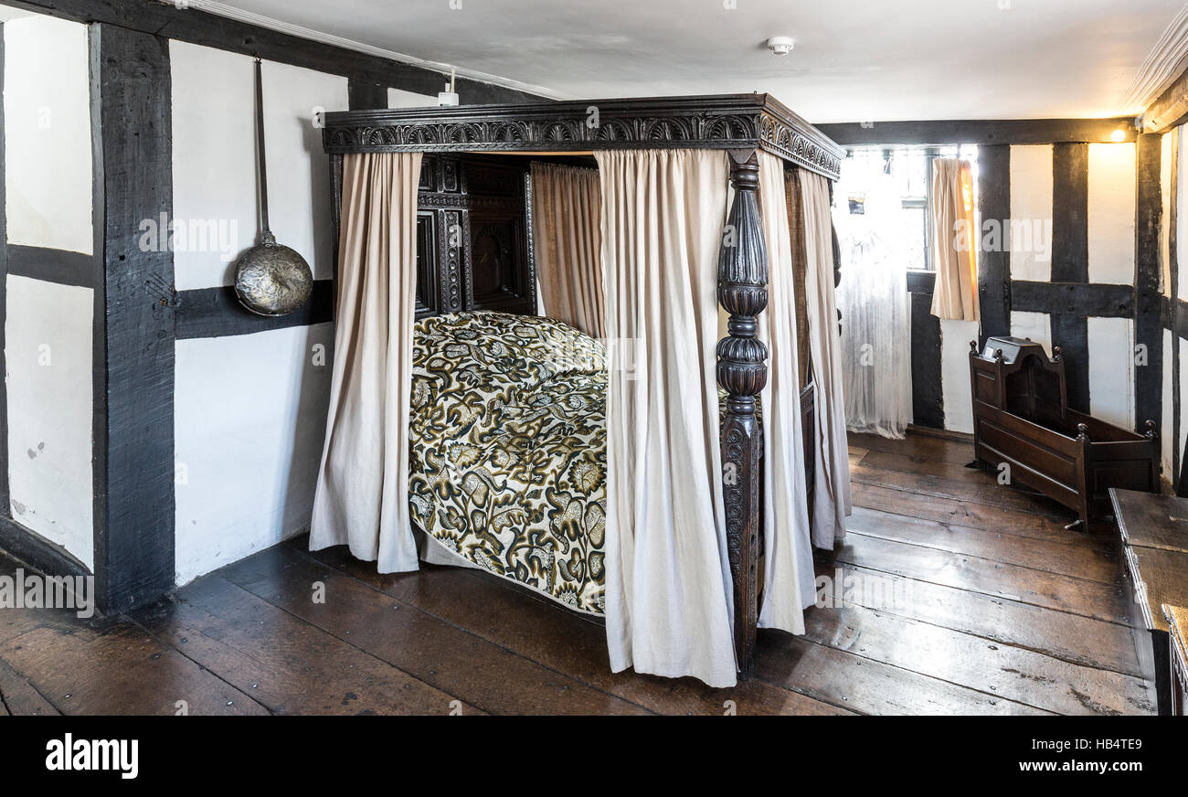 Four poster bed in The Old House, Hereford, UK Stock Photo