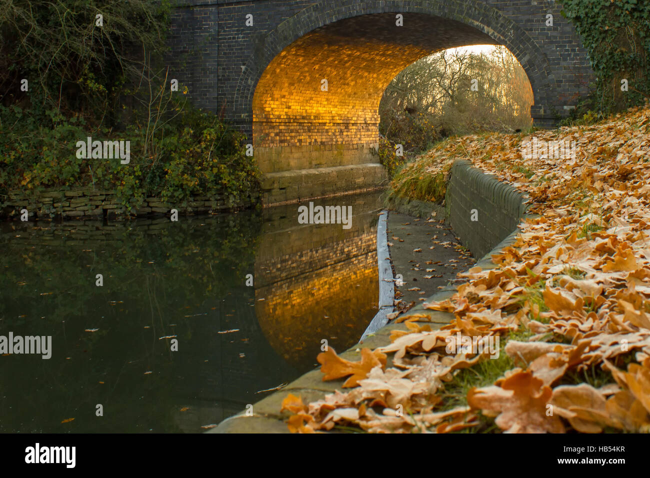 Arch of a bridge over the river thames at St Johns Lock, Lechlade on winters morning Stock Photo