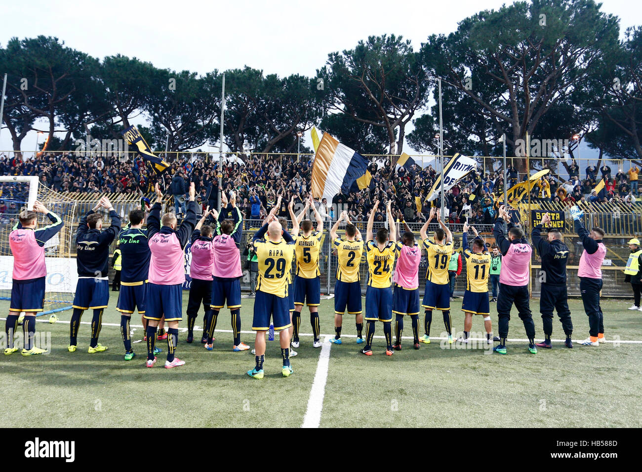 JUVE STABIA celebrate the victory  during the Lega Pro round C between JUVE STABIA and VIRTUS FRANCAVILLA at Romeo Menti Stadium in Castellammare di Stabia (Italy). (Photo by Emanuele Sessa / Pacific Press) Stock Photo