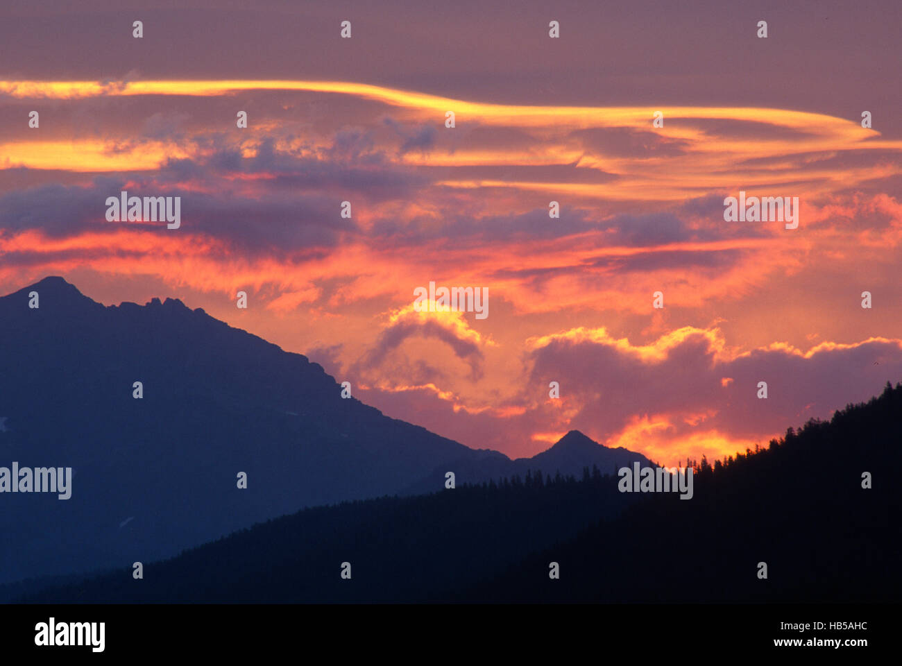 Red mountain after sunset hi-res stock photography and images - Alamy