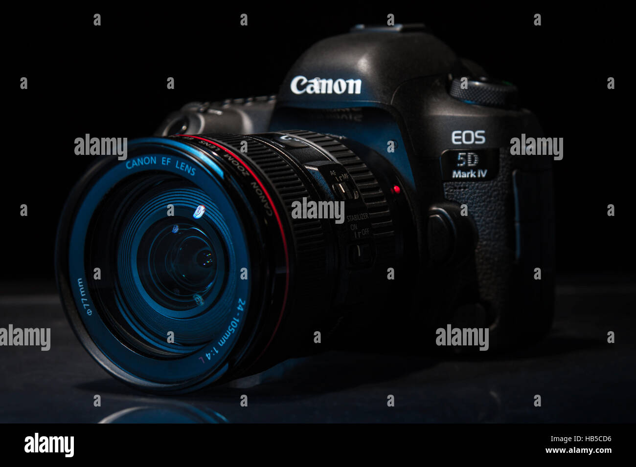 Canon 5D Mark IV camera with Canon EF 70-200mm f/2.8L II USM lens on a dark background Stock Photo
