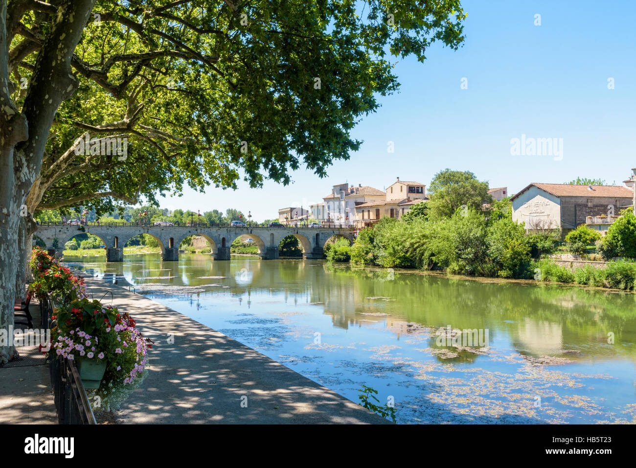 The old Roman bridge crossing the Vidourle River in the town of Sommières, Gard, France Stock Photo
