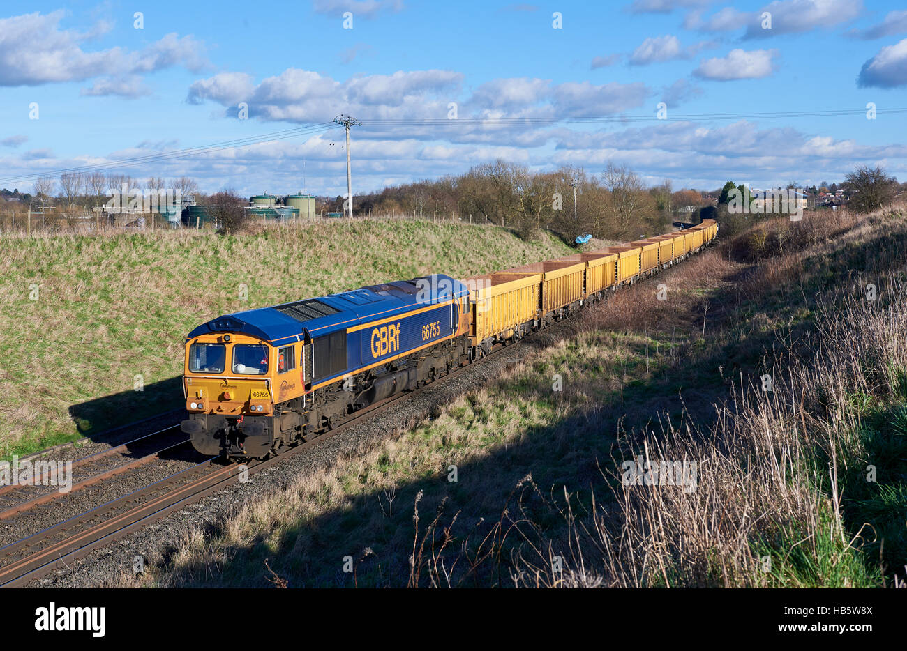 66755 approaches Copleys Brook on the outer fringes of Melton Mowbray on 10th February 2016 with the 6M60 Whitemoor Yard - Mountsorrel empty IOA wagon Stock Photo