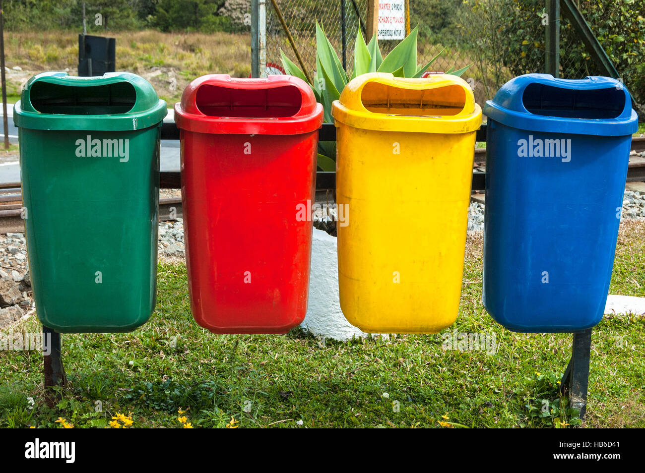 Trash can in a public park hi-res stock photography and images - Alamy