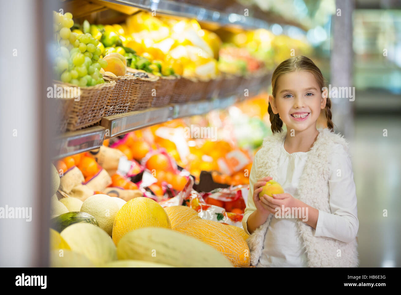 Kids choice of fruits at store hi-res stock photography and images - Alamy