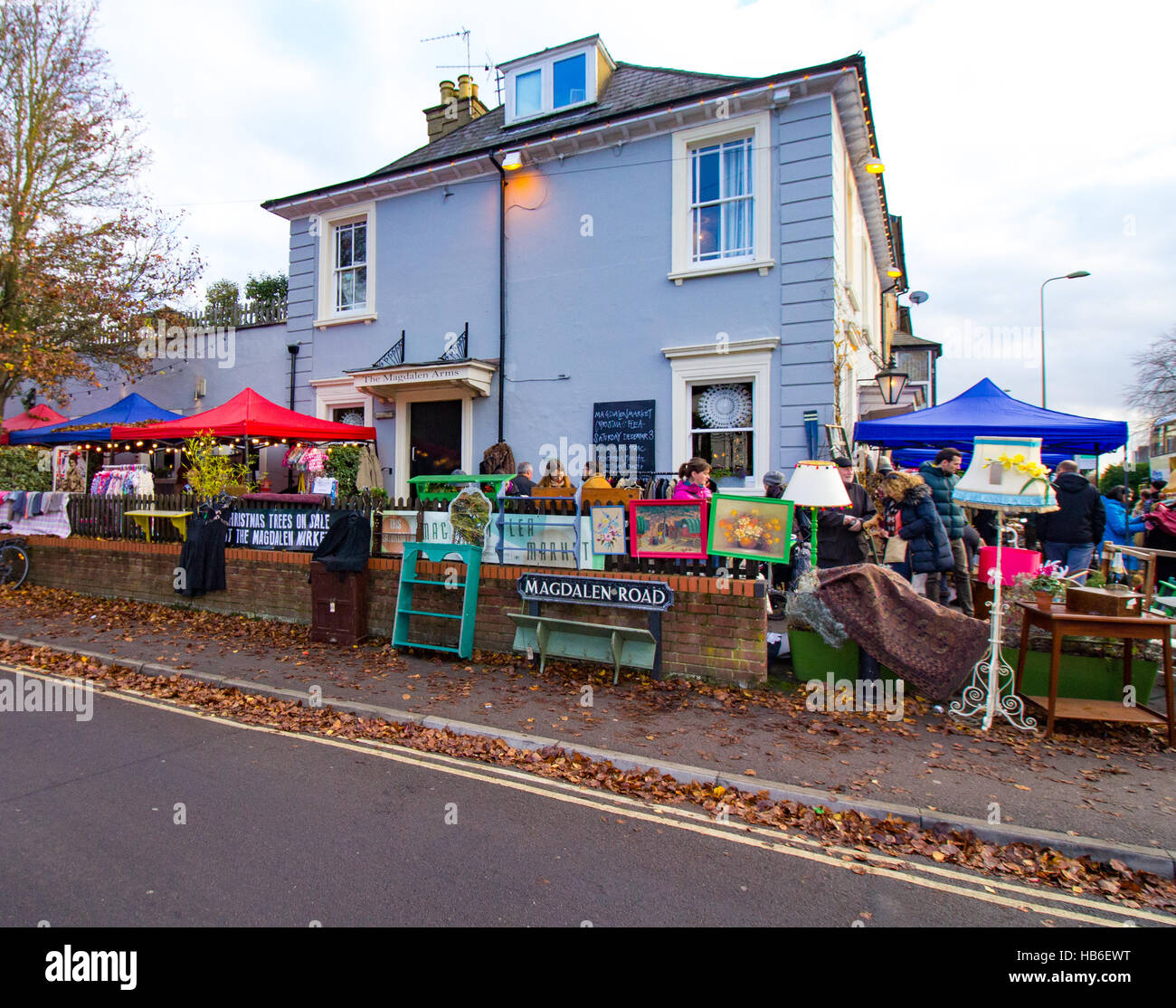 Oxford's Magdalen Arms pictured on the day of the pubs monthly flea market, featuring vintage stalls and assorted bric-a-brac Stock Photo