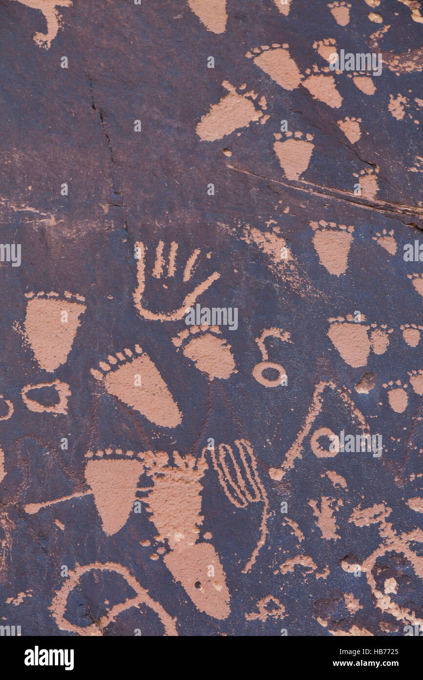 Paper Roc Utah Newspaper Rock Petroglyph Panel, Newspaper Rock State Historic Monument ...