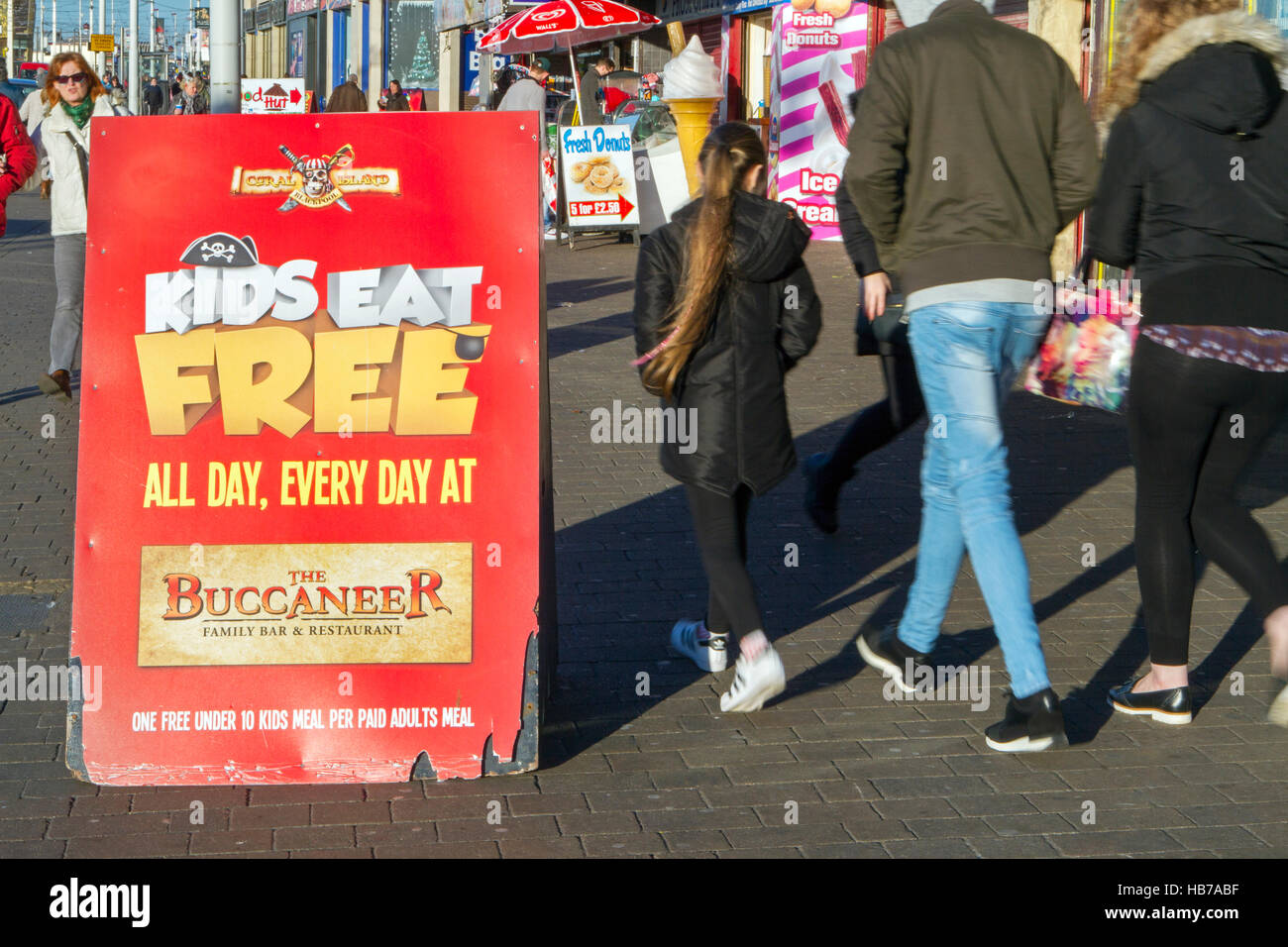 The Golden Mile, Blackpool seaside resort, shops and shoppers in the resort, Lancashire, UK